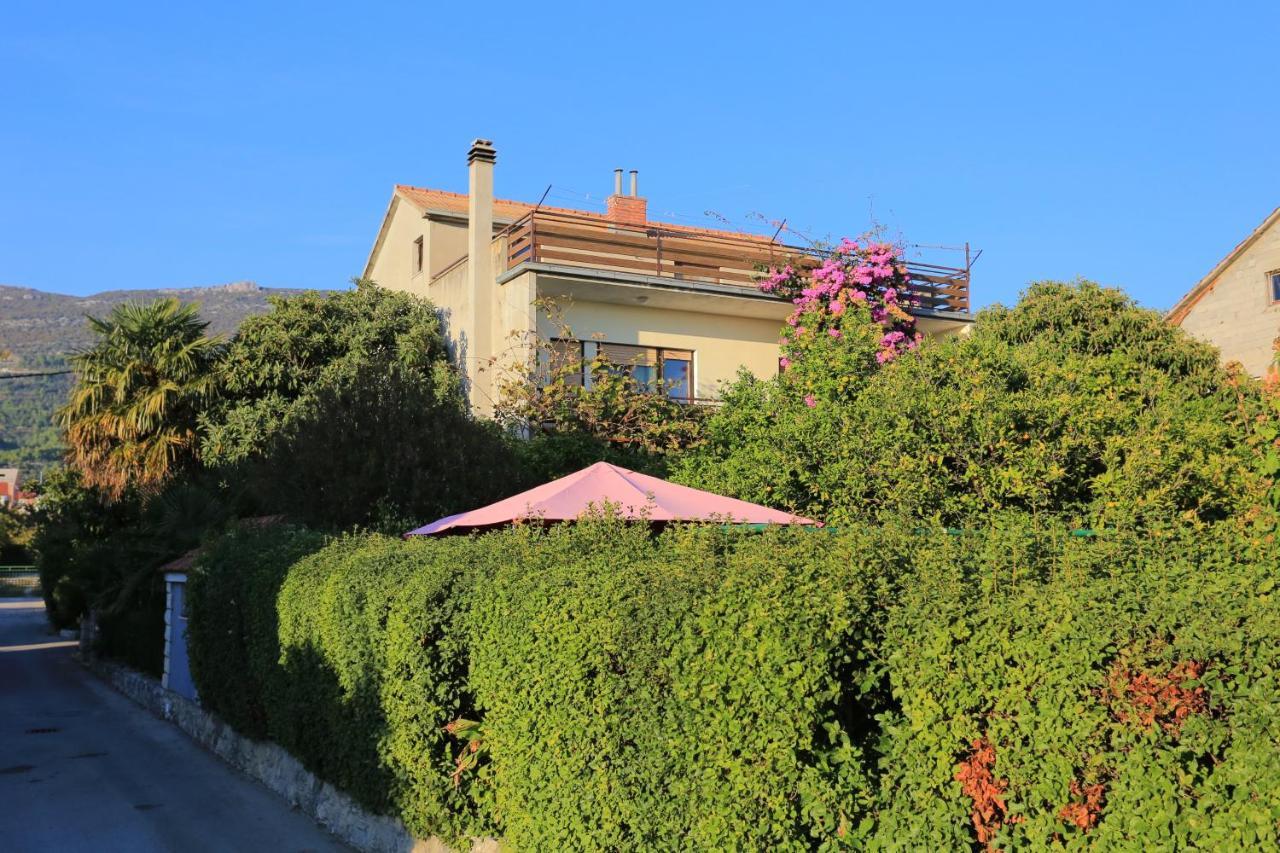 Apartments With A Parking Space Kastel Luksic, Kastela - 13734 Exterior photo